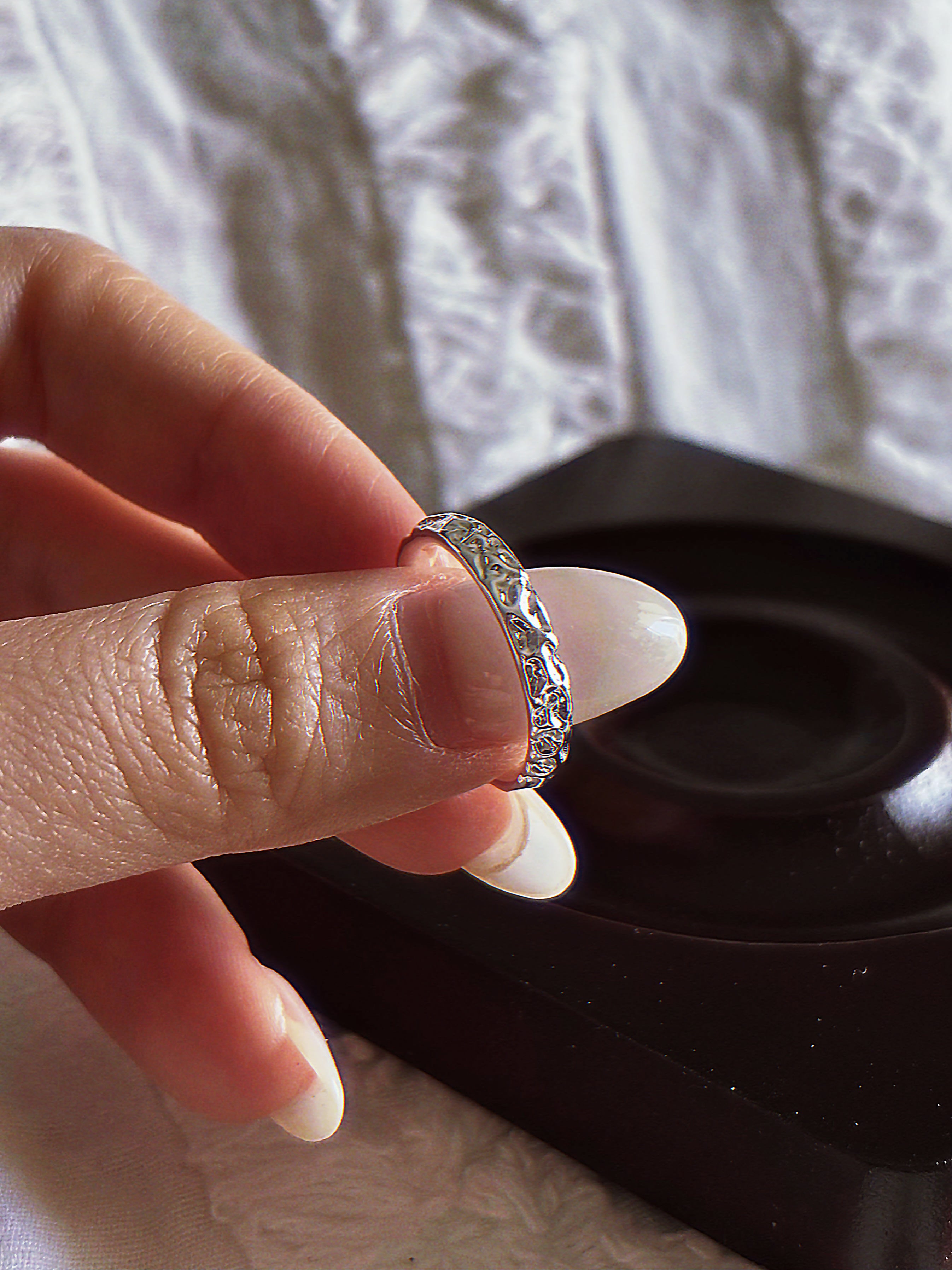 Silence – Hammered Textured Band Ring No.01