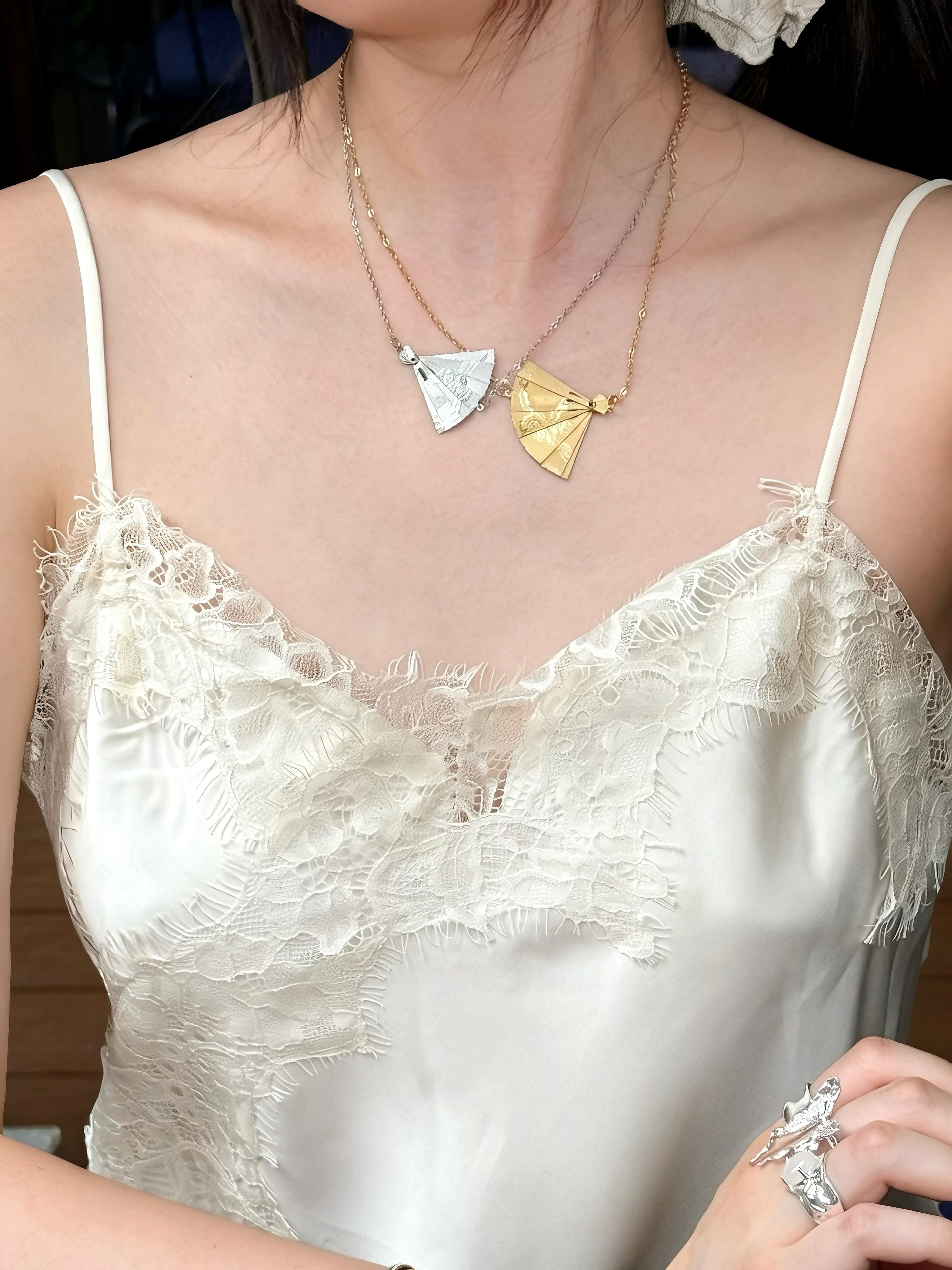 The Fans – Movable Folding Fan Oriental Necklace
