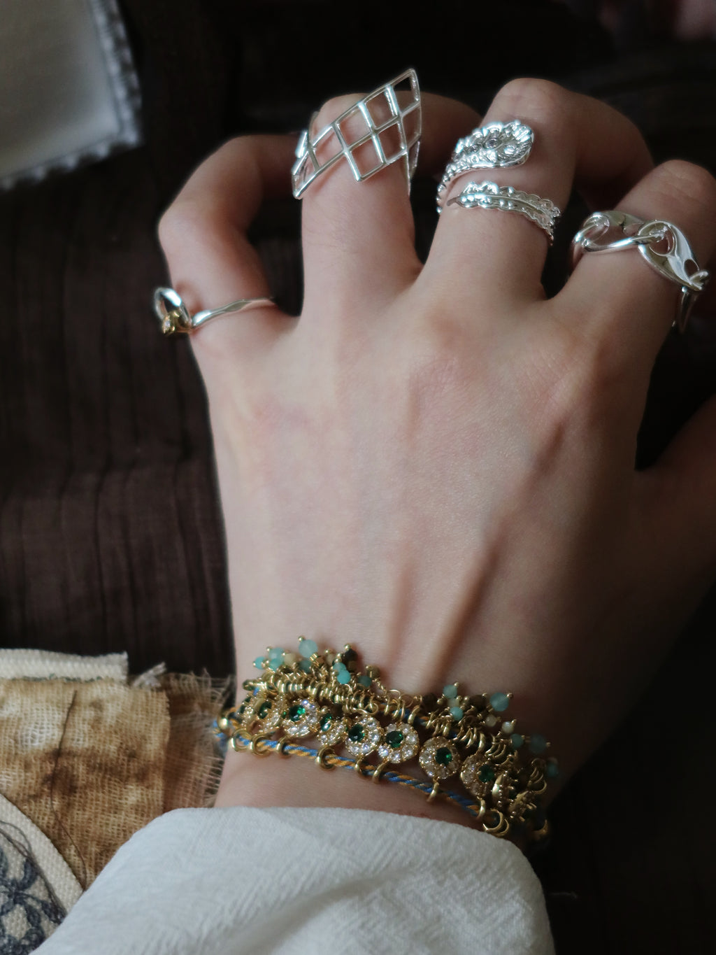 The Boundless Link. Interlocking Chain Geometric Band