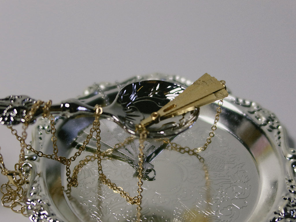 The Fans – Movable Folding Fan Oriental Necklace