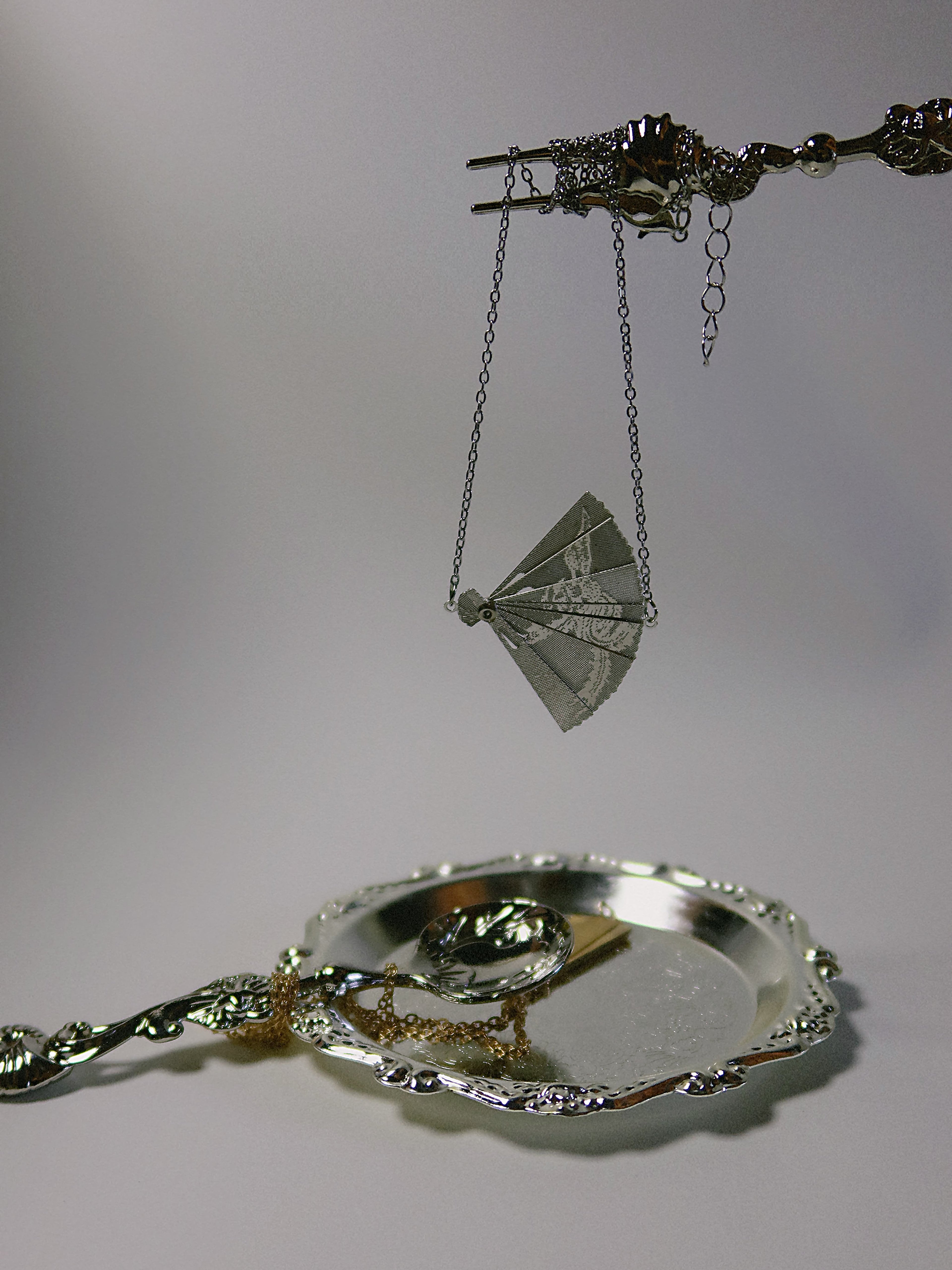 The Fans – Movable Folding Fan Oriental Necklace