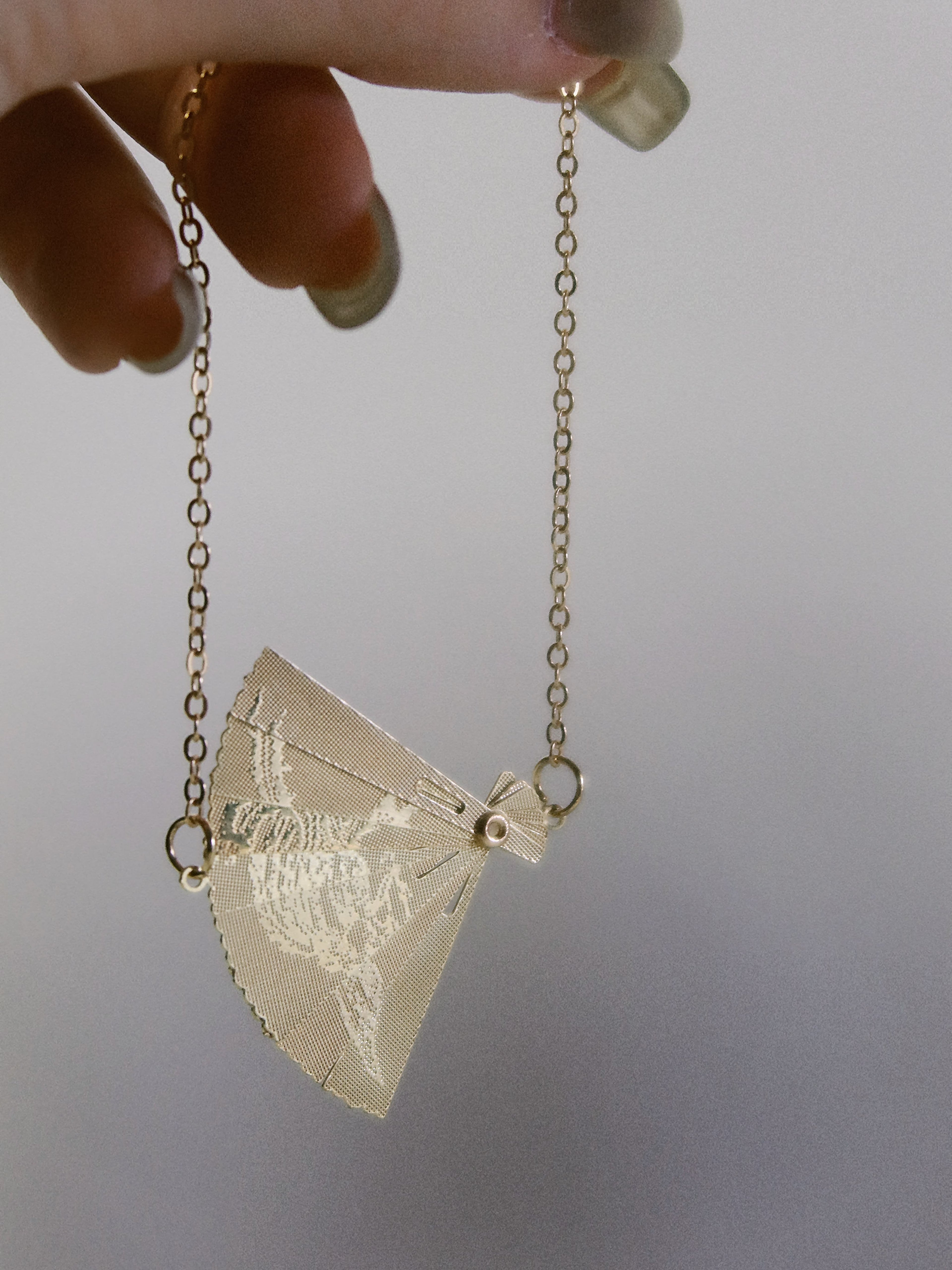 The Fans – Movable Folding Fan Oriental Necklace