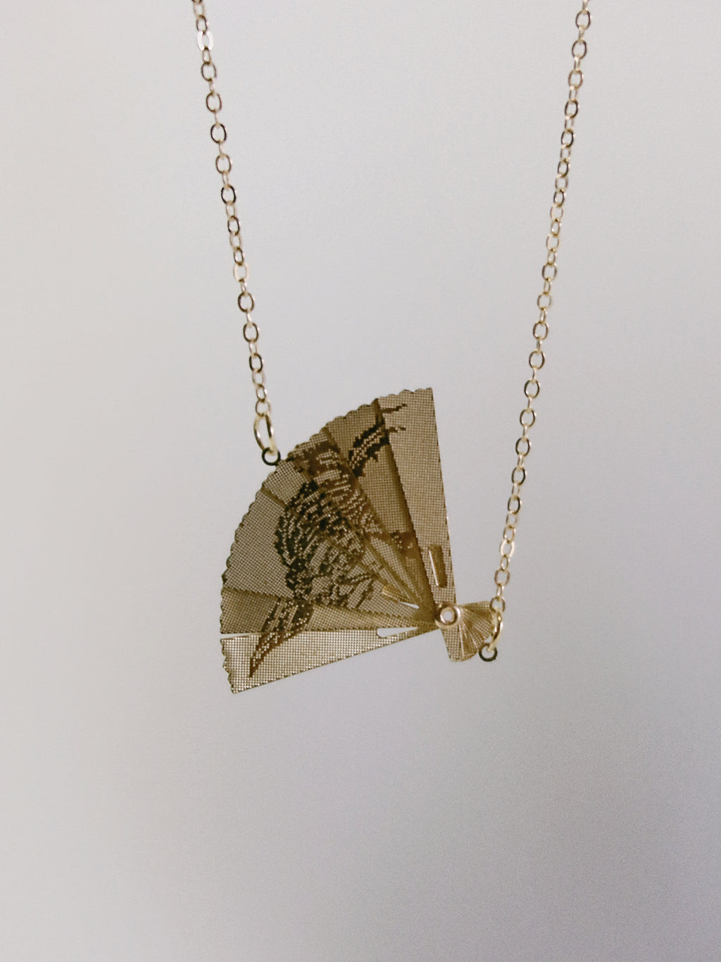 The Fans – Movable Folding Fan Oriental Necklace