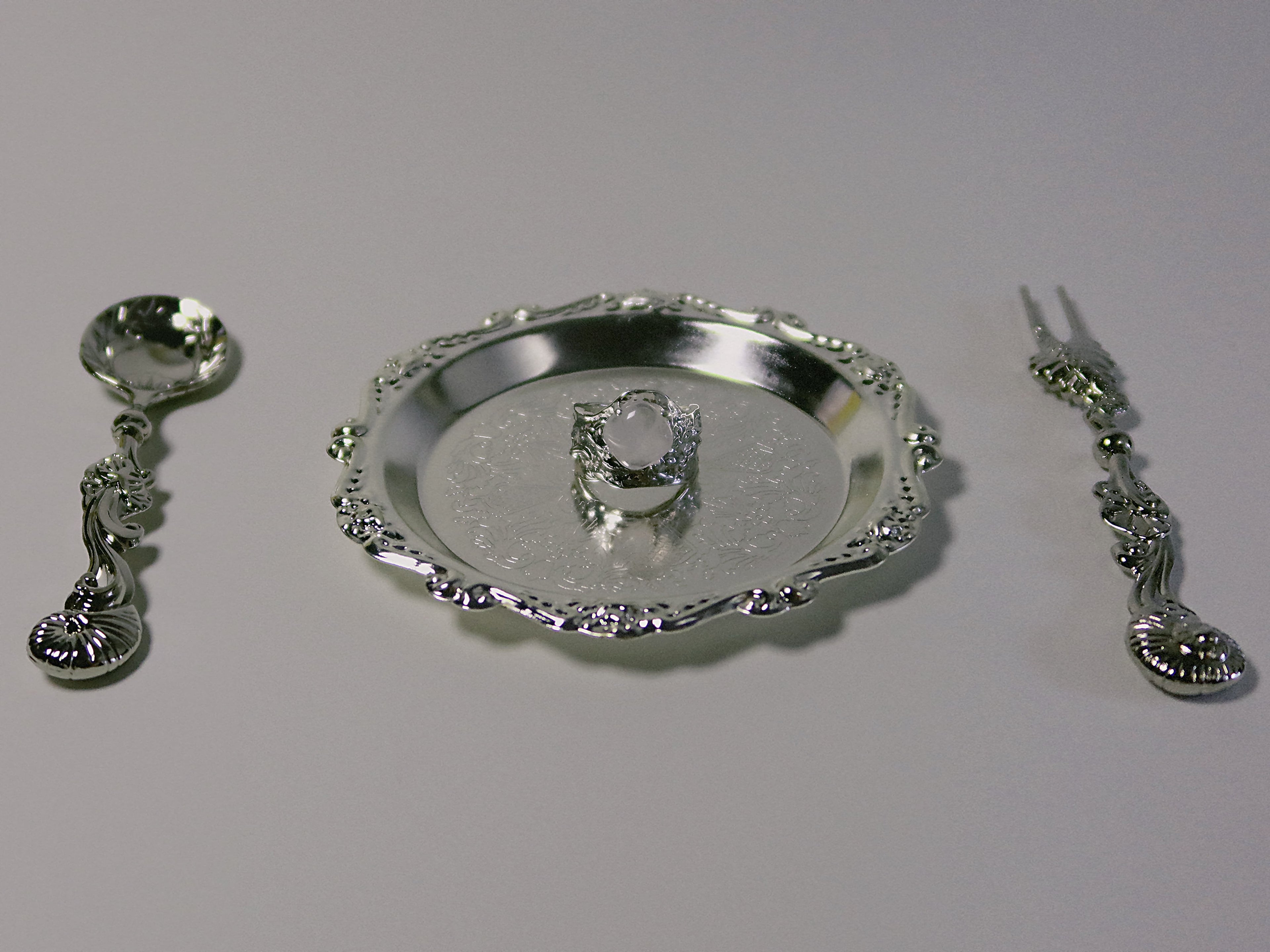 Luna Fragment – Ice-Cracked Clear Quartz Moon Ring