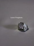 Luna Fragment – Ice-Cracked Clear Quartz Moon Ring